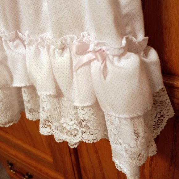 KLL Vintage Dress. 18 months. White with pastel pink dots. Embroidered lace! - Picture 4 of 6